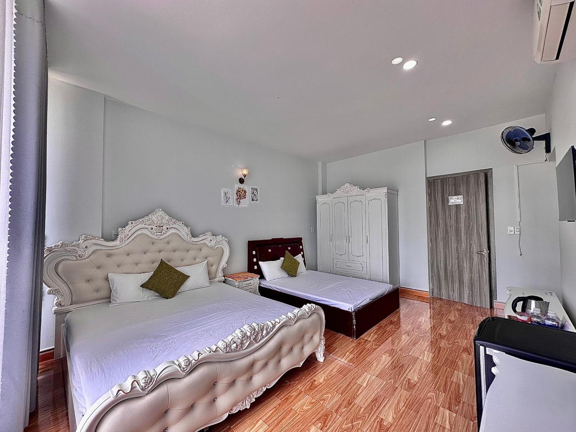Royal Homestay Туй Хоа Екстериор снимка