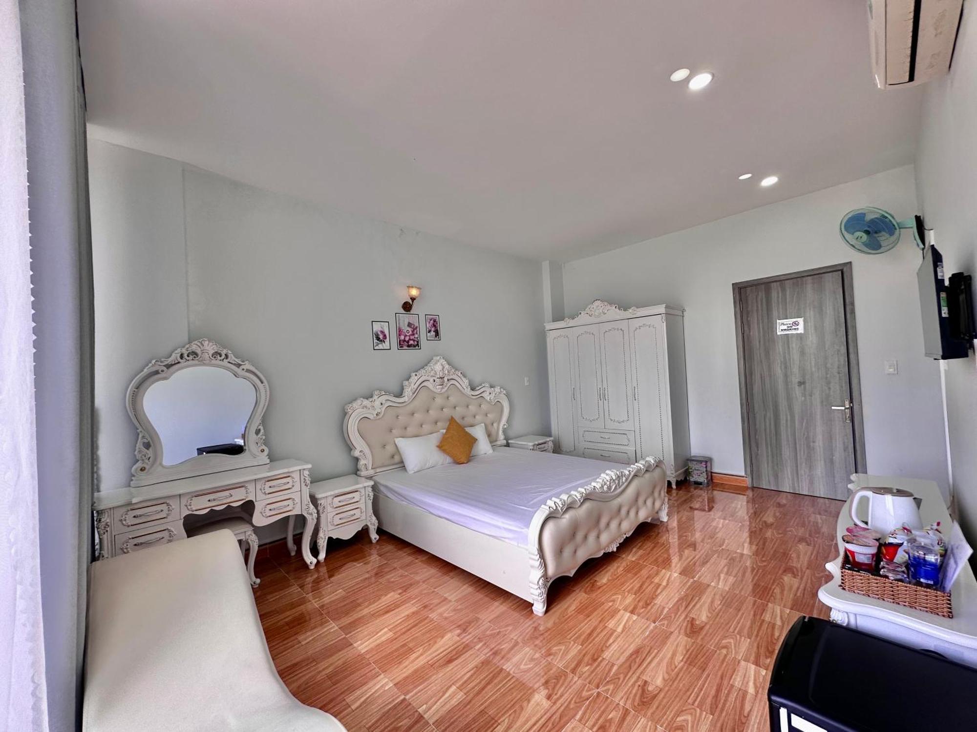Royal Homestay Туй Хоа Екстериор снимка